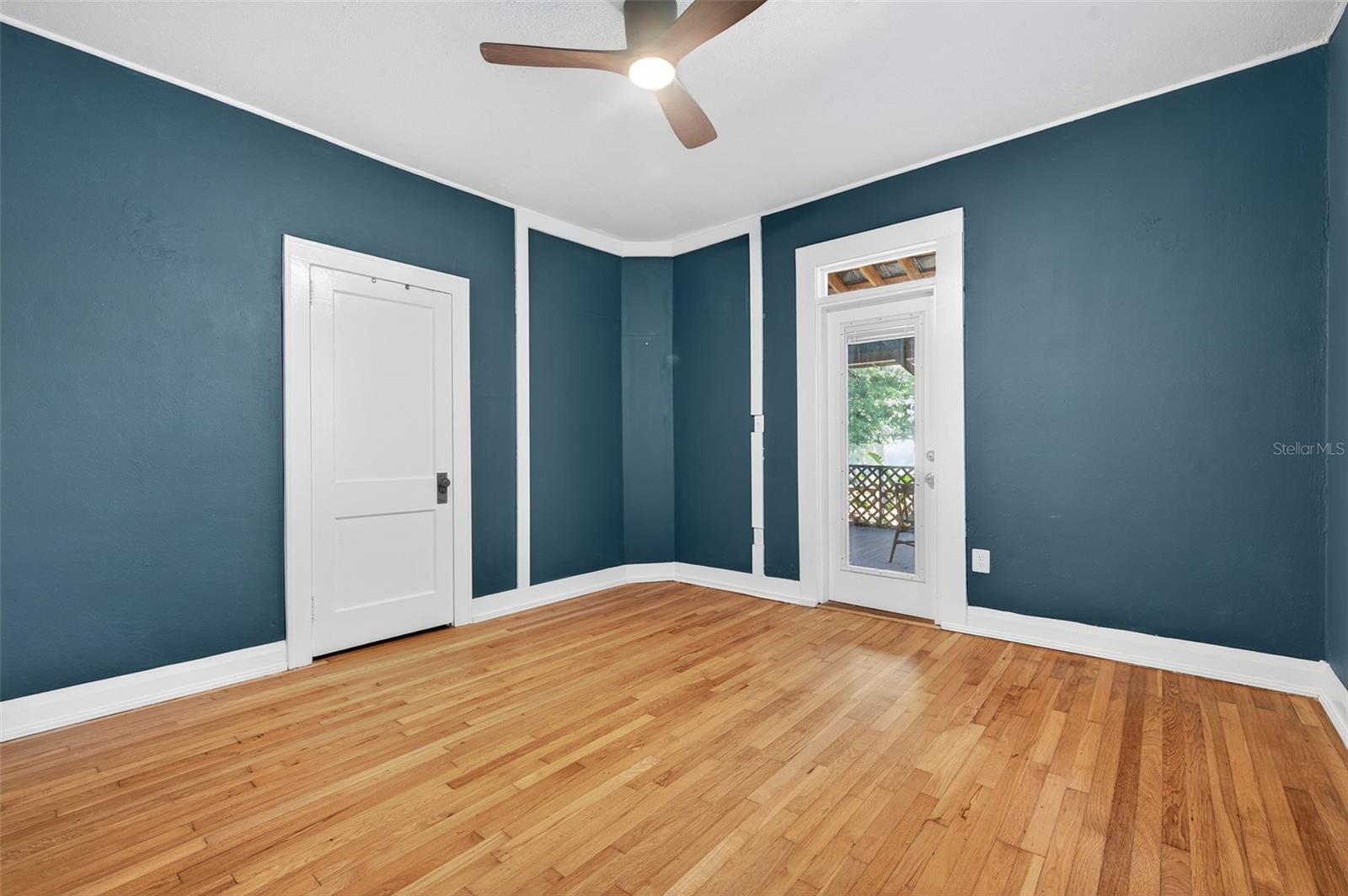 Image 31 of 68 For 907 Woodlawn Avenue