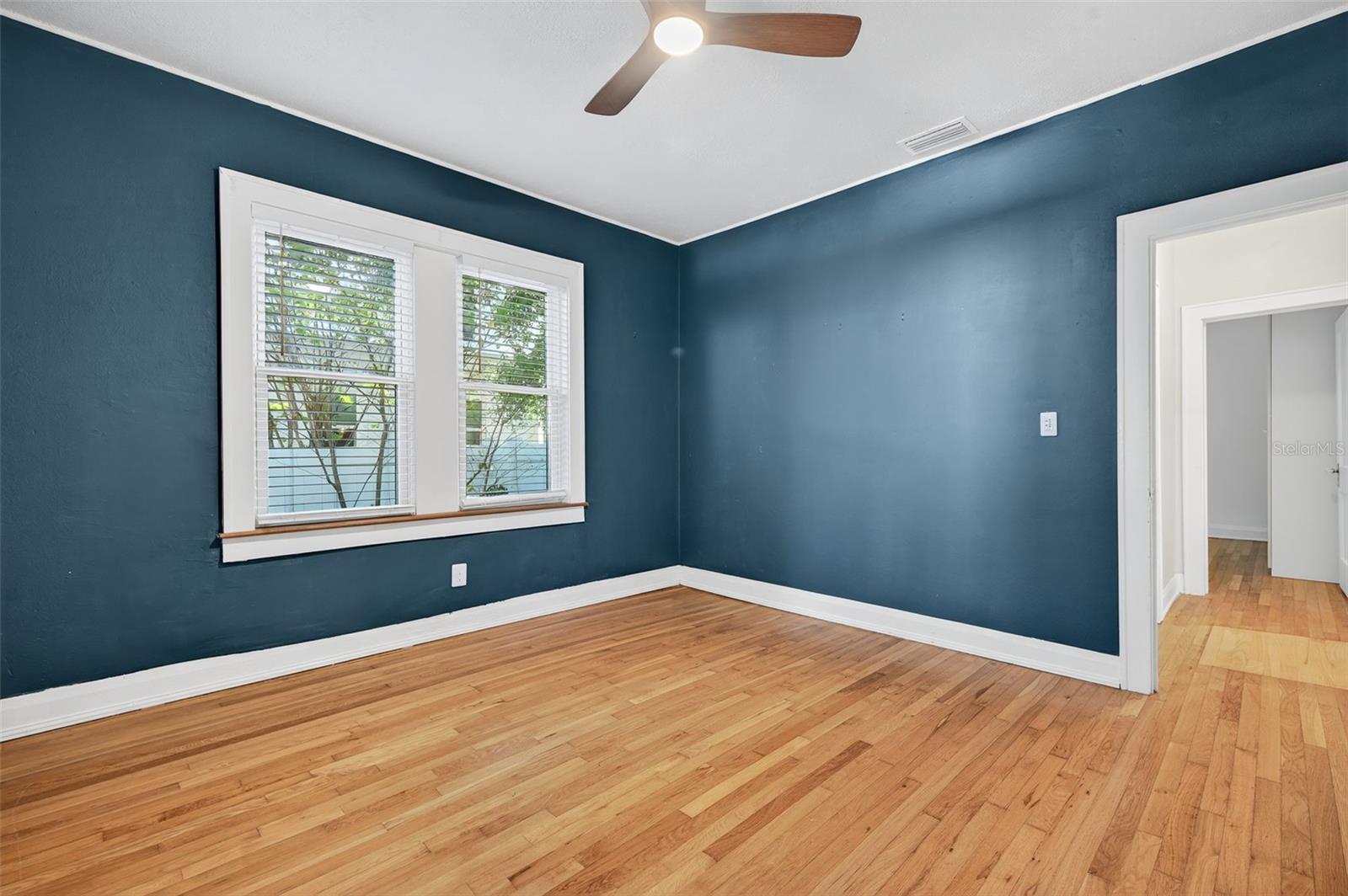 Image 32 of 68 For 907 Woodlawn Avenue