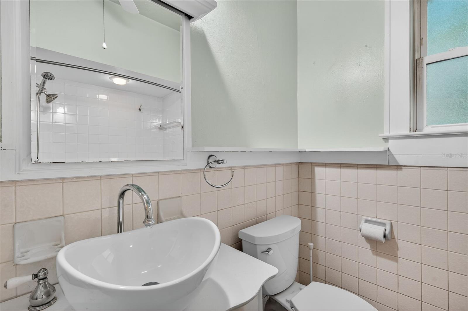 Image 34 of 68 For 907 Woodlawn Avenue