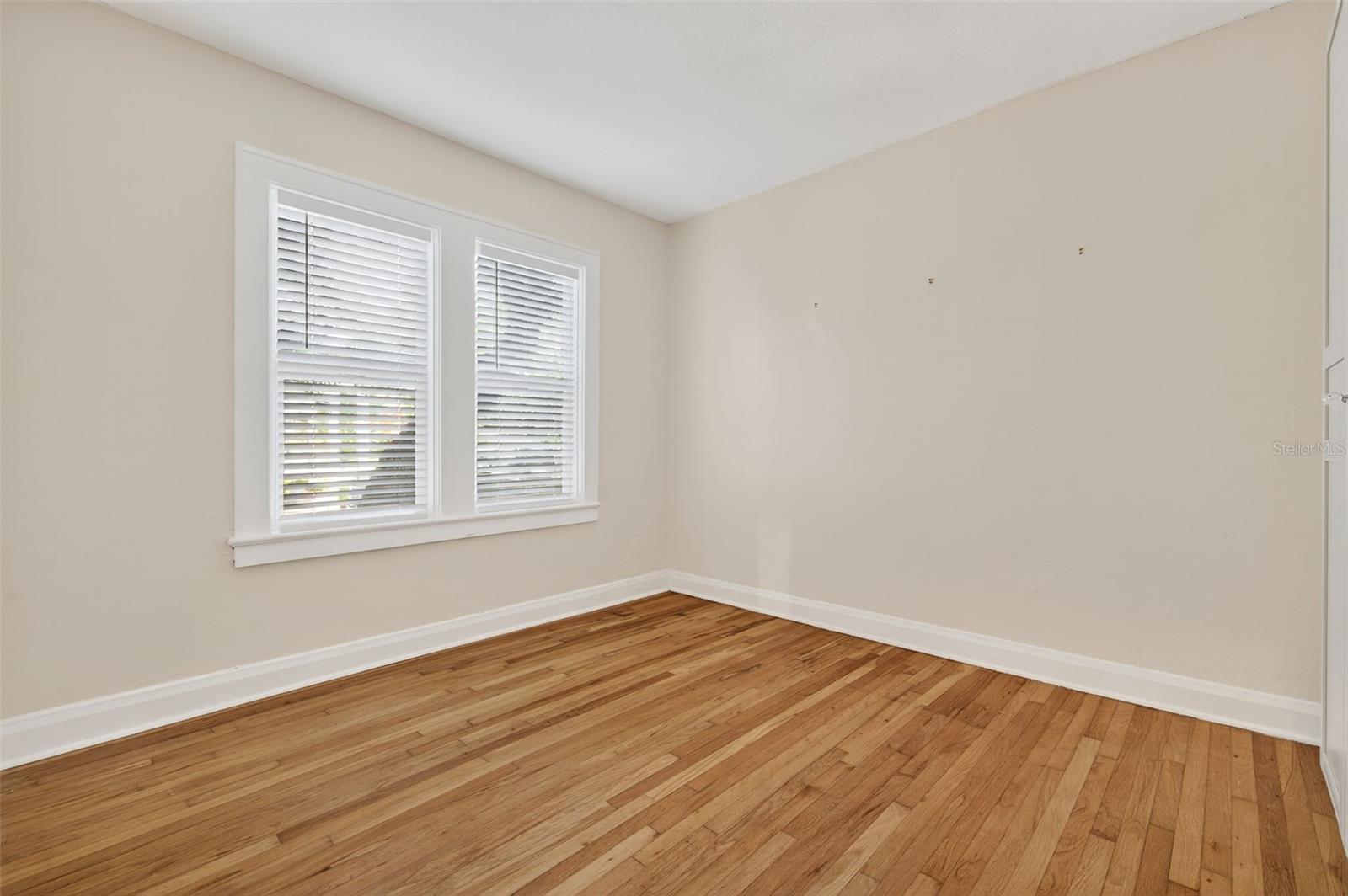 Image 36 of 68 For 907 Woodlawn Avenue