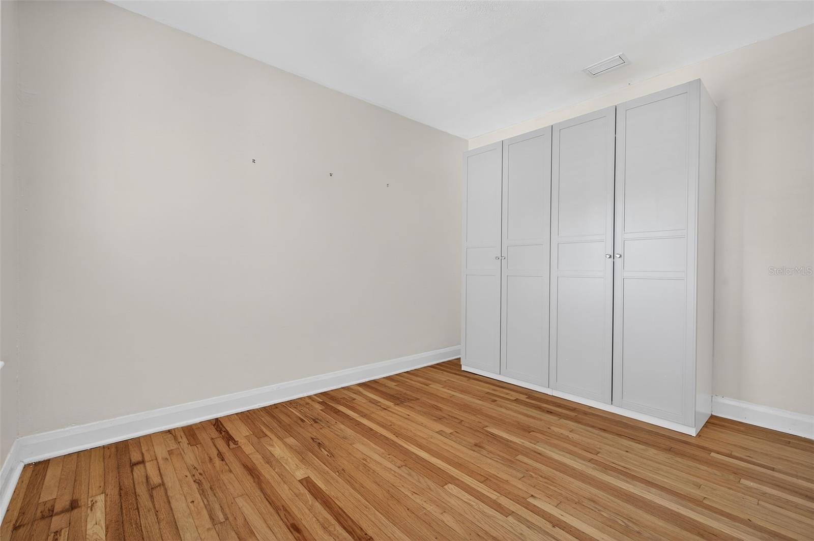 Image 37 of 68 For 907 Woodlawn Avenue