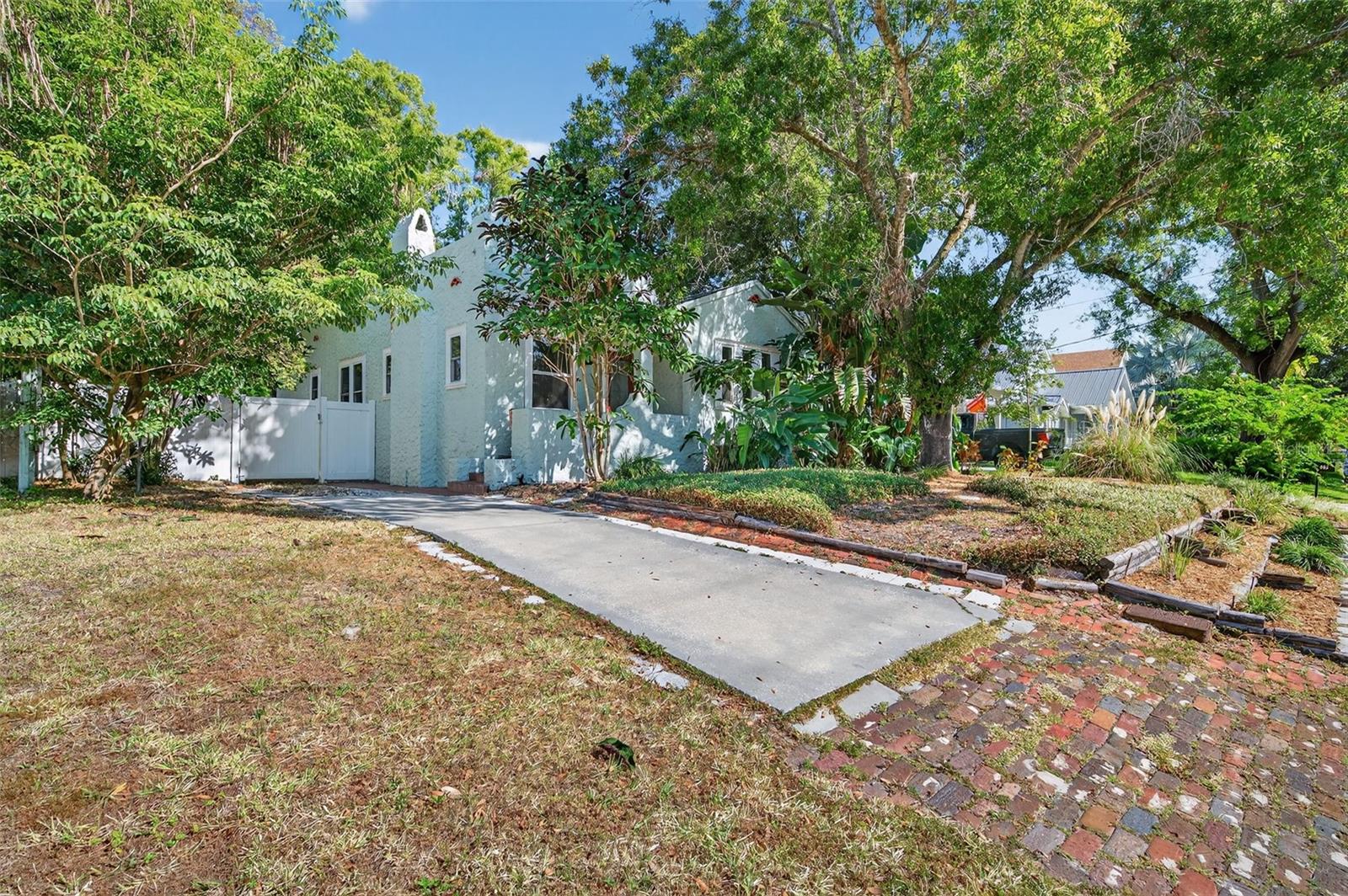 Image 4 of 68 For 907 Woodlawn Avenue