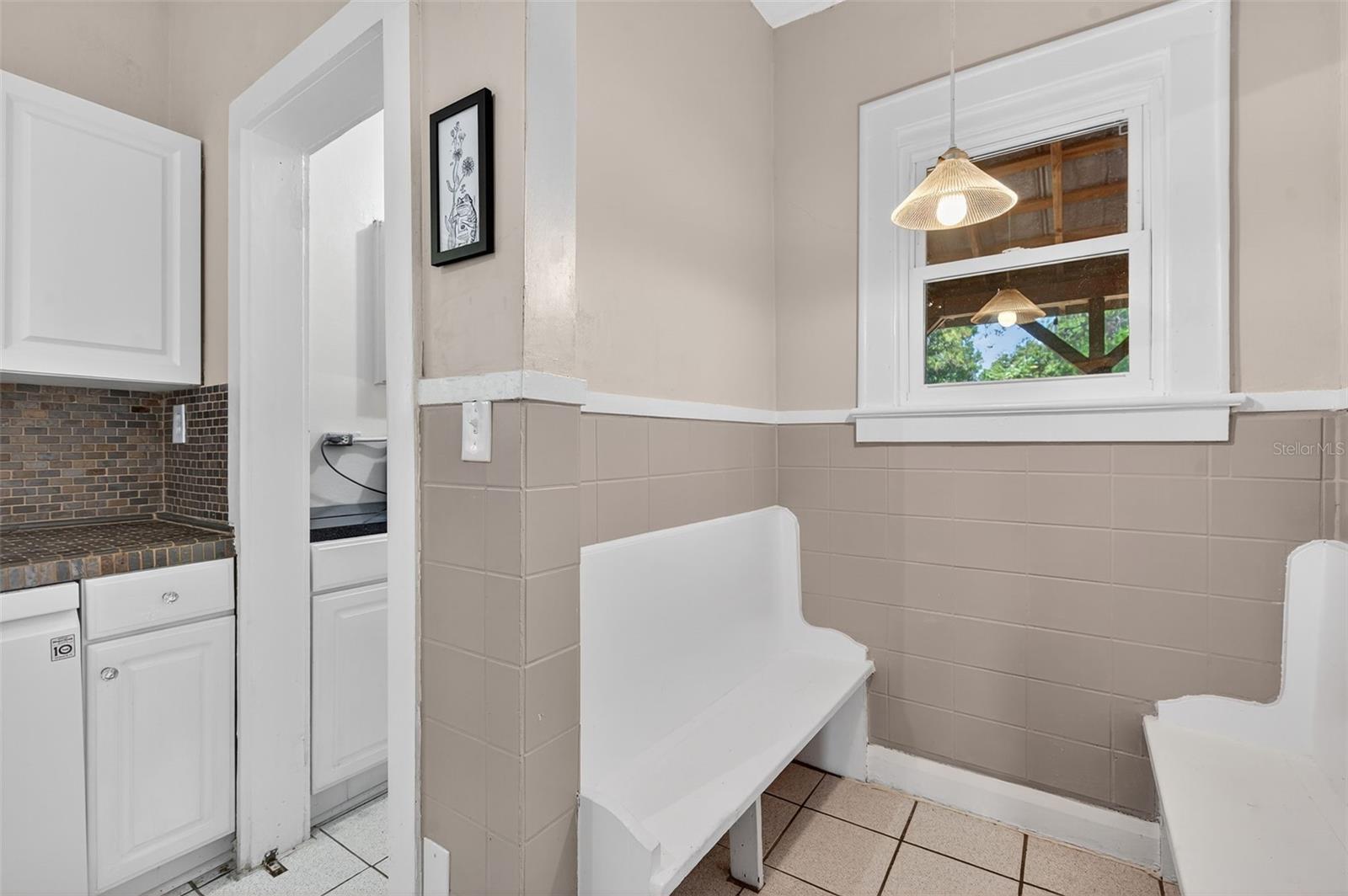 Image 40 of 68 For 907 Woodlawn Avenue