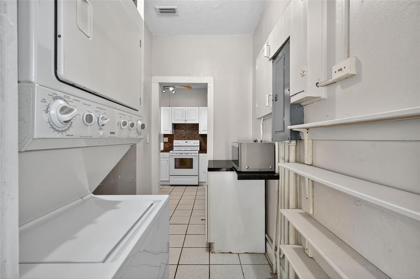 Image 42 of 68 For 907 Woodlawn Avenue