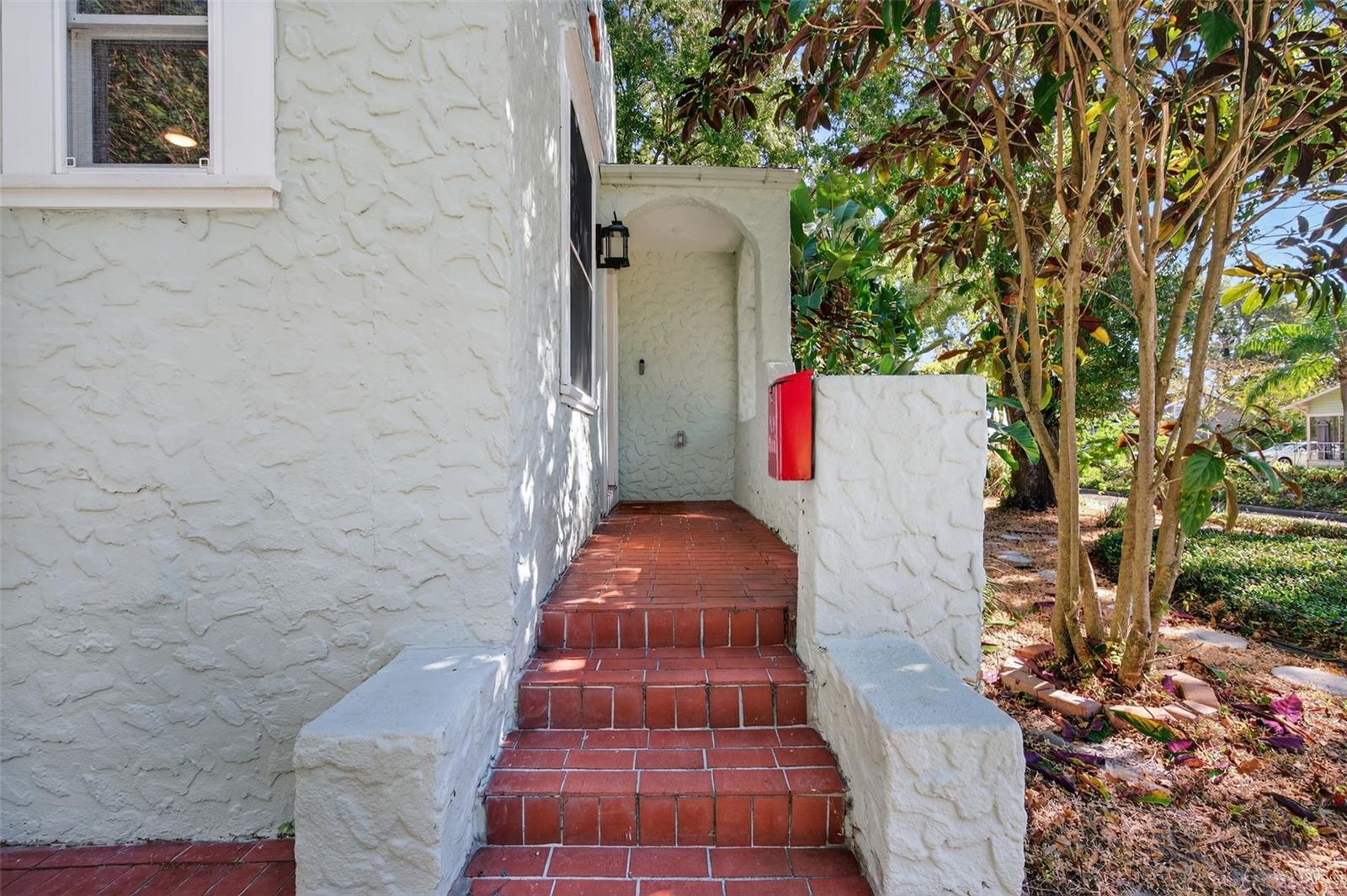 Image 6 of 68 For 907 Woodlawn Avenue