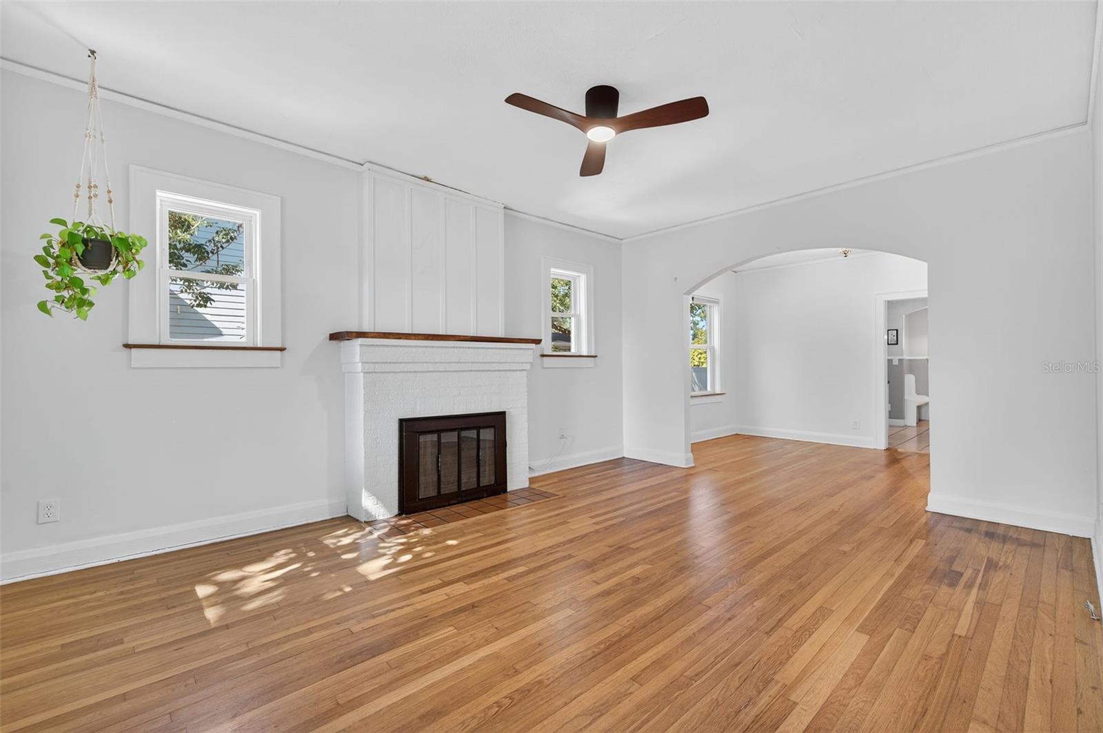 Image 9 of 68 For 907 Woodlawn Avenue