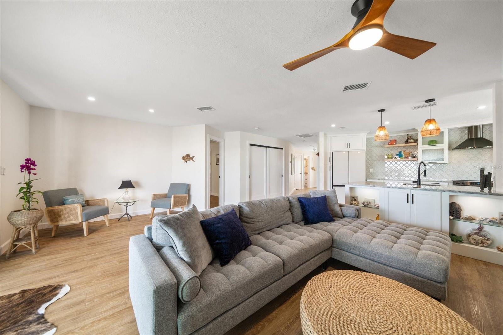 Image 13 of 63 For 2505 Bay Boulevard 4