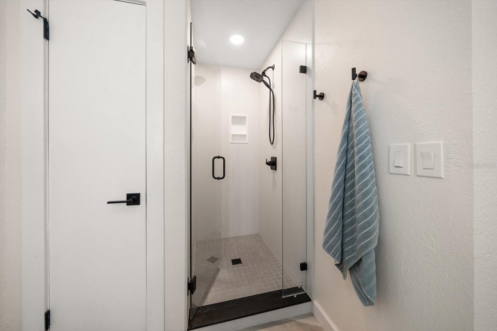 Image 22 of 63 For 2505 Bay Boulevard 4