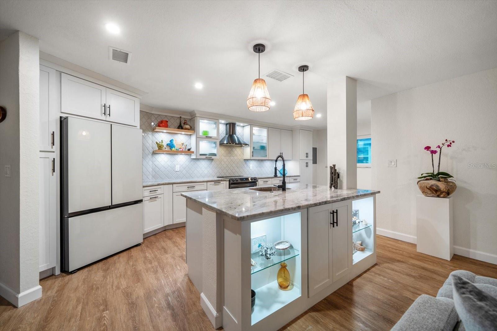 Image 4 of 63 For 2505 Bay Boulevard 4