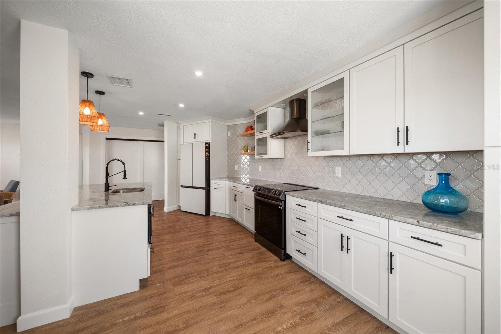 Image 5 of 63 For 2505 Bay Boulevard 4