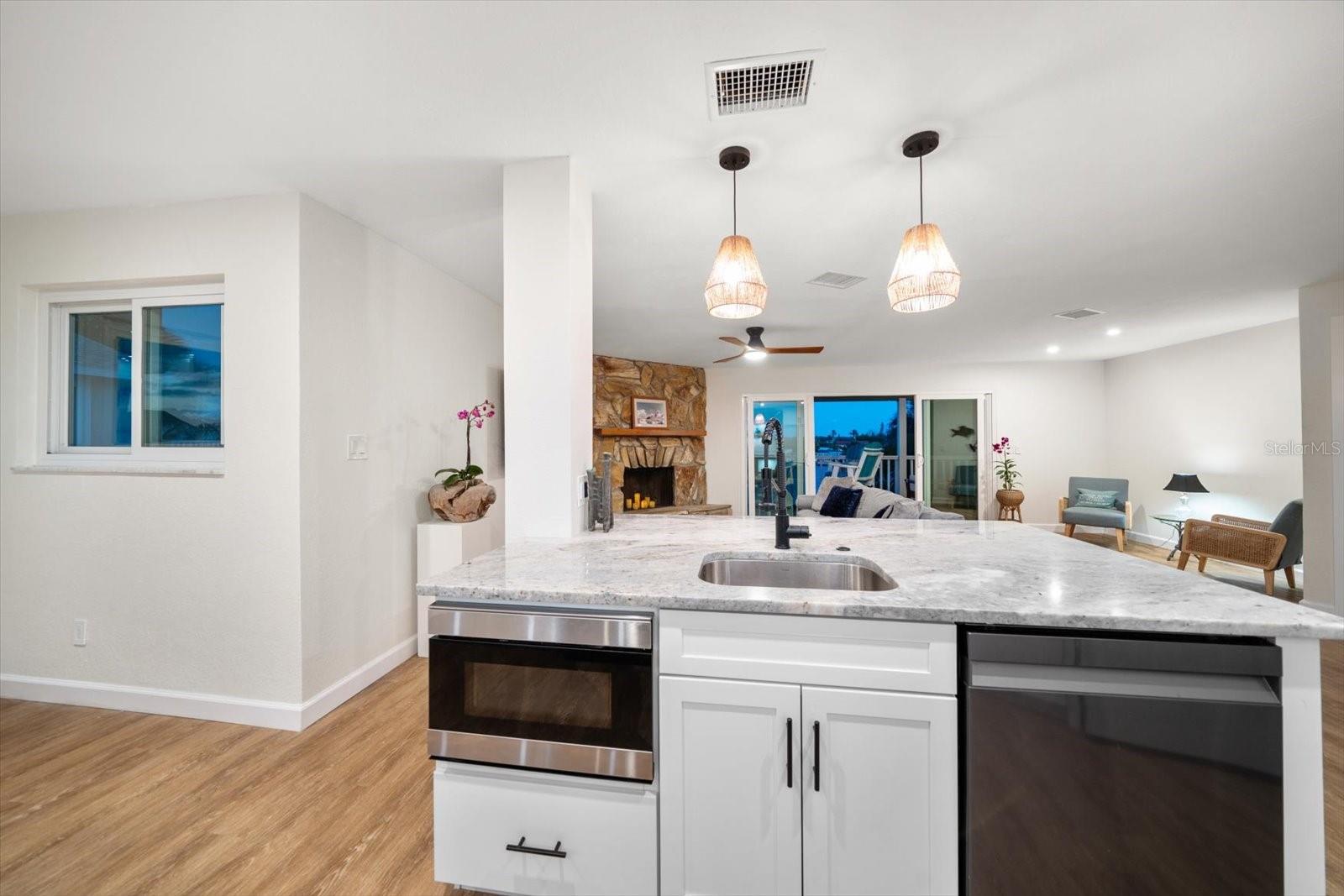 Image 8 of 63 For 2505 Bay Boulevard 4