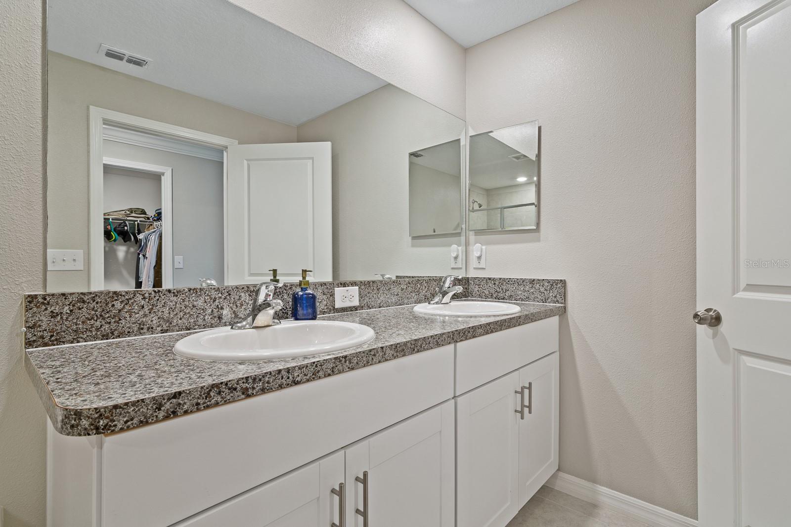 Image 21 of 43 For 1552 Cassius Street