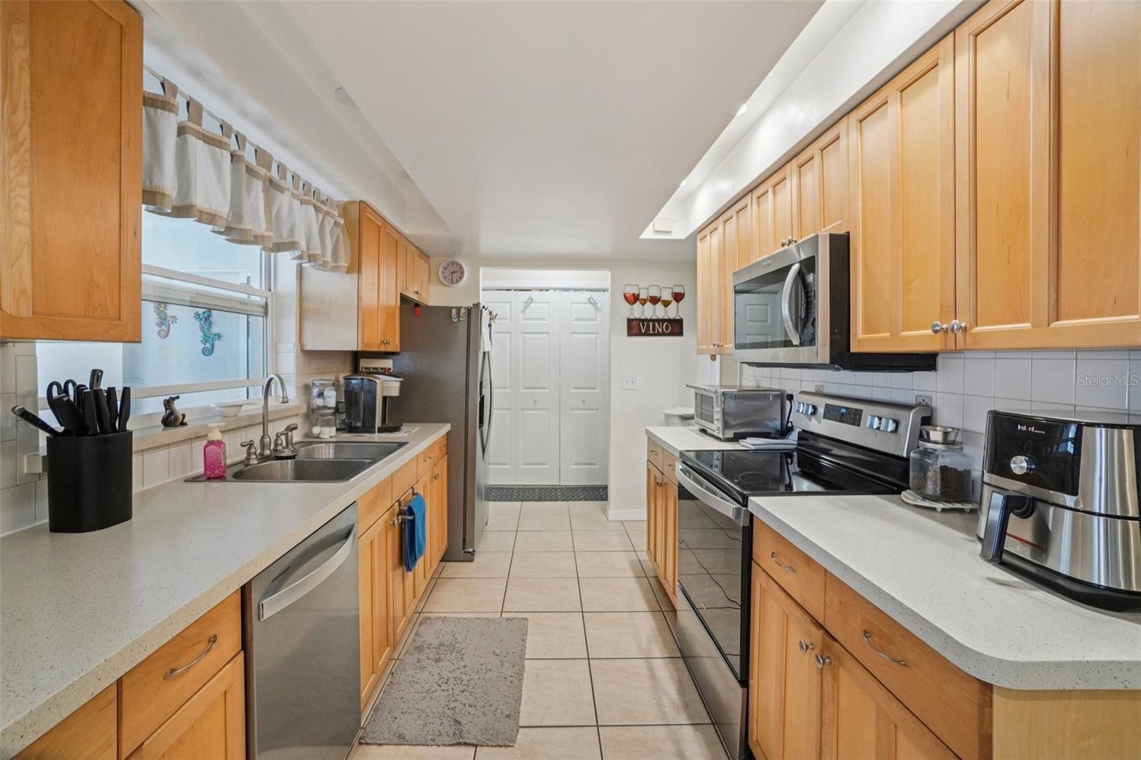 Image 11 of 26 For 1530 Lake Avenue