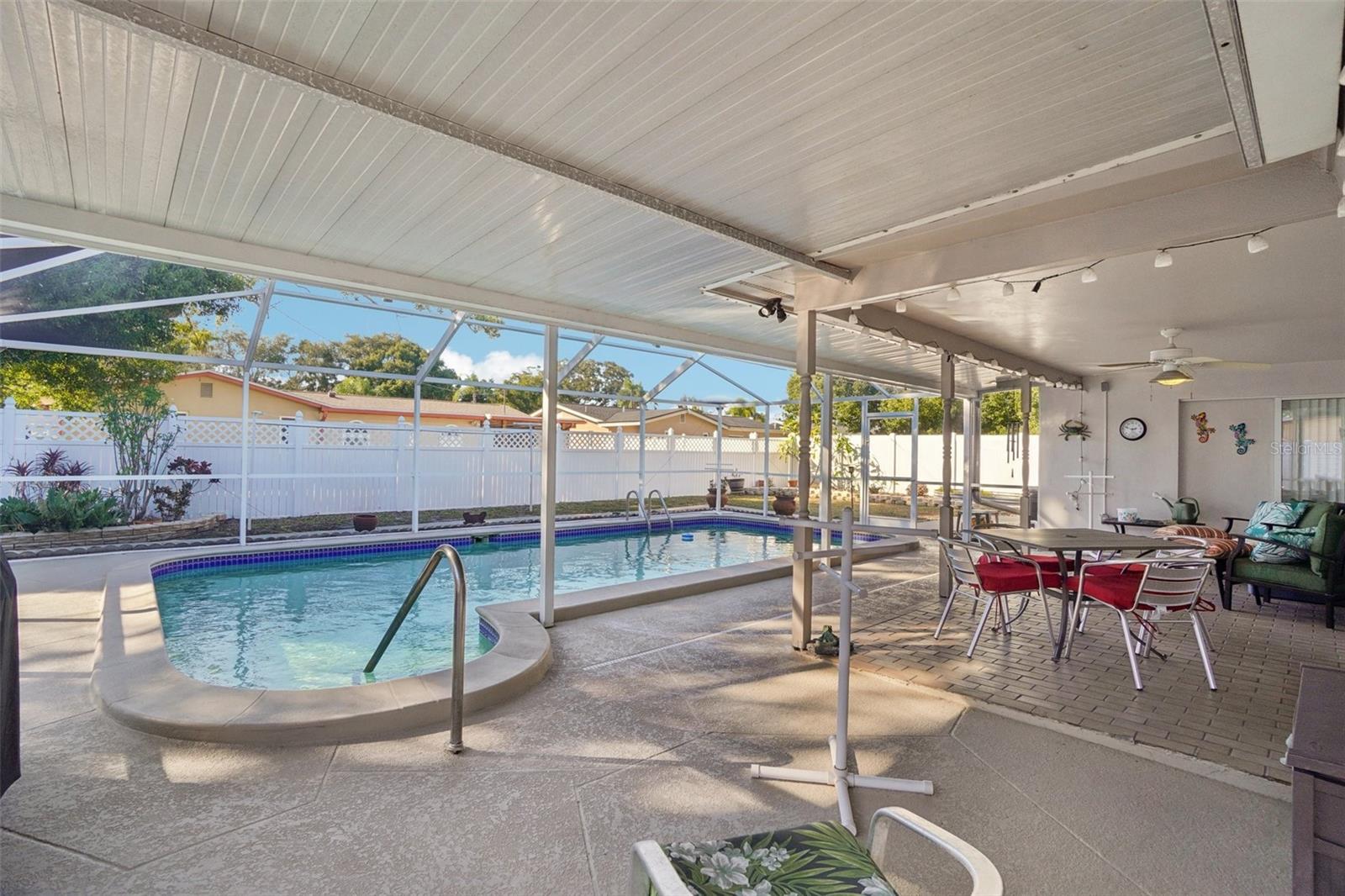 Image 21 of 26 For 1530 Lake Avenue