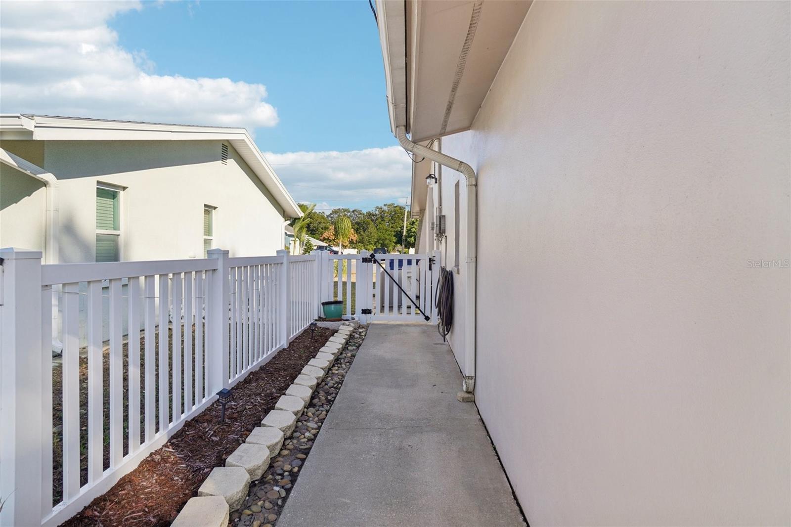 Image 23 of 26 For 1530 Lake Avenue