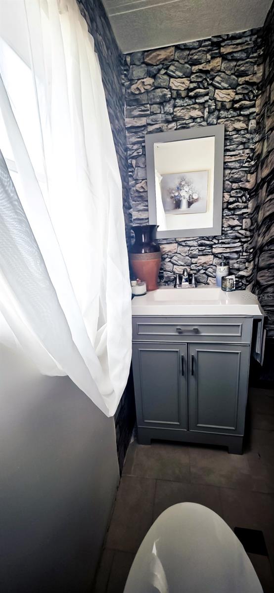 Image 9 of 9 For 210 Janet Lane