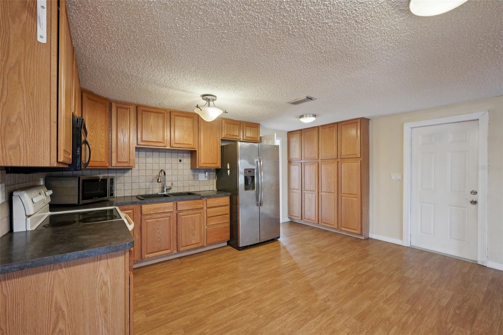 Image 11 of 27 For 6428 Kentfield Avenue