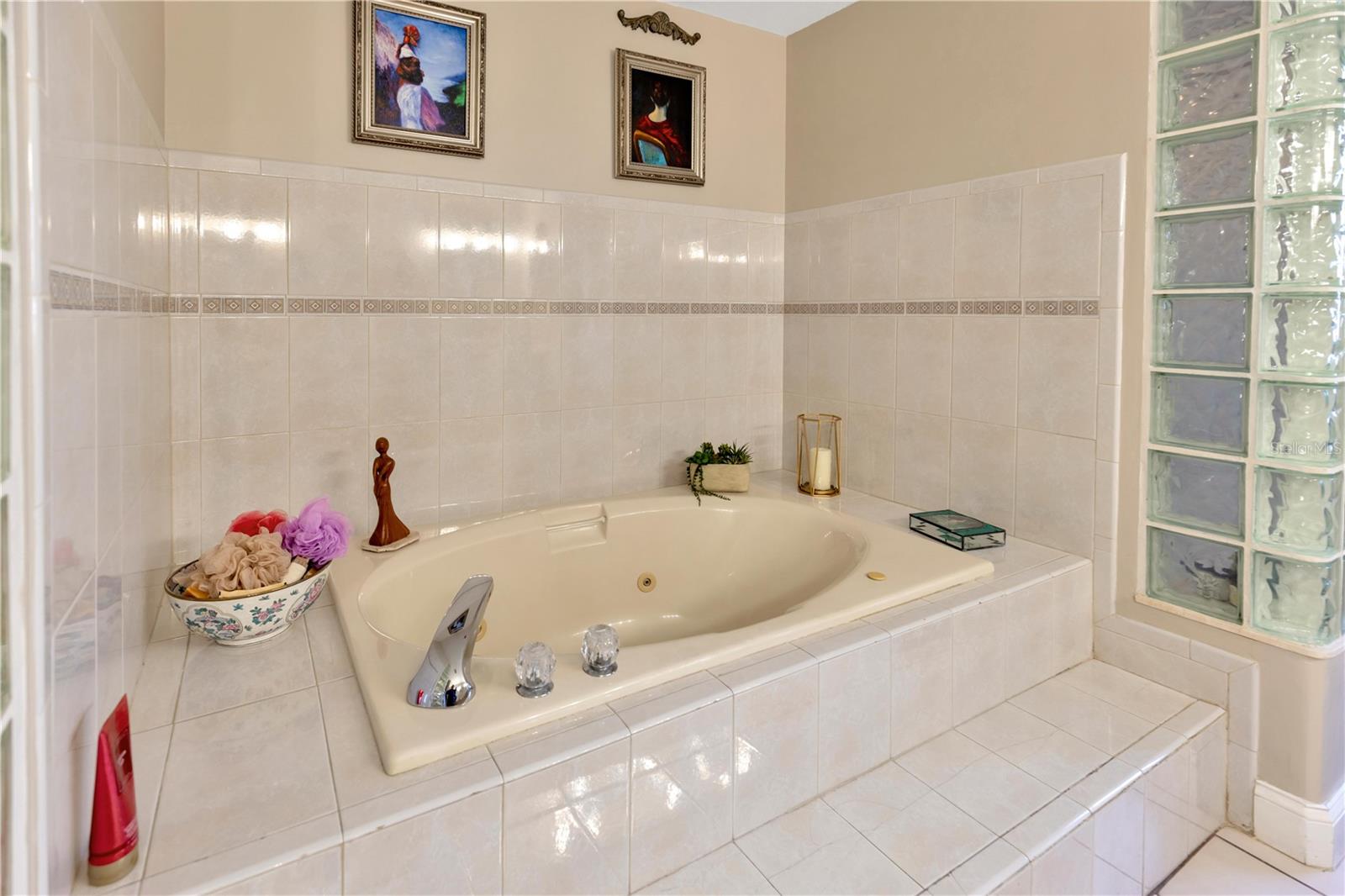 Image 18 of 75 For 7201 Hodgewood Ct Court