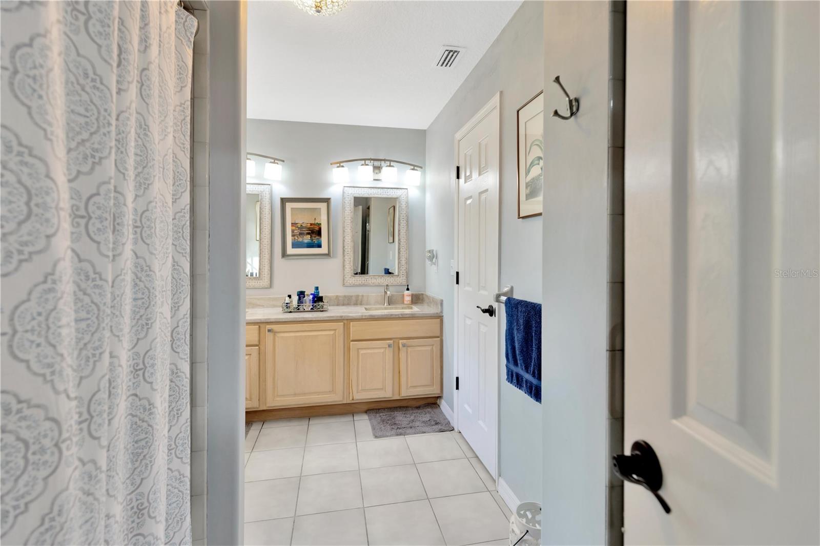 Image 34 of 75 For 7201 Hodgewood Ct Court