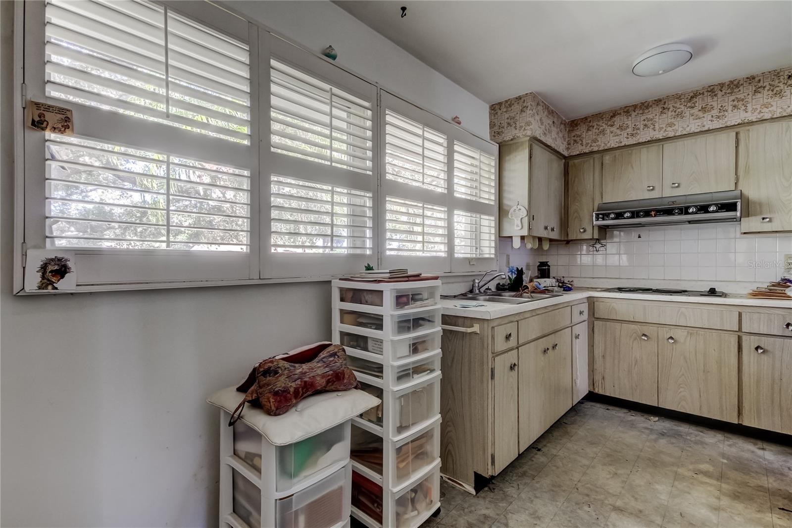 Image 18 of 45 For 2364 6th Avenue Sw