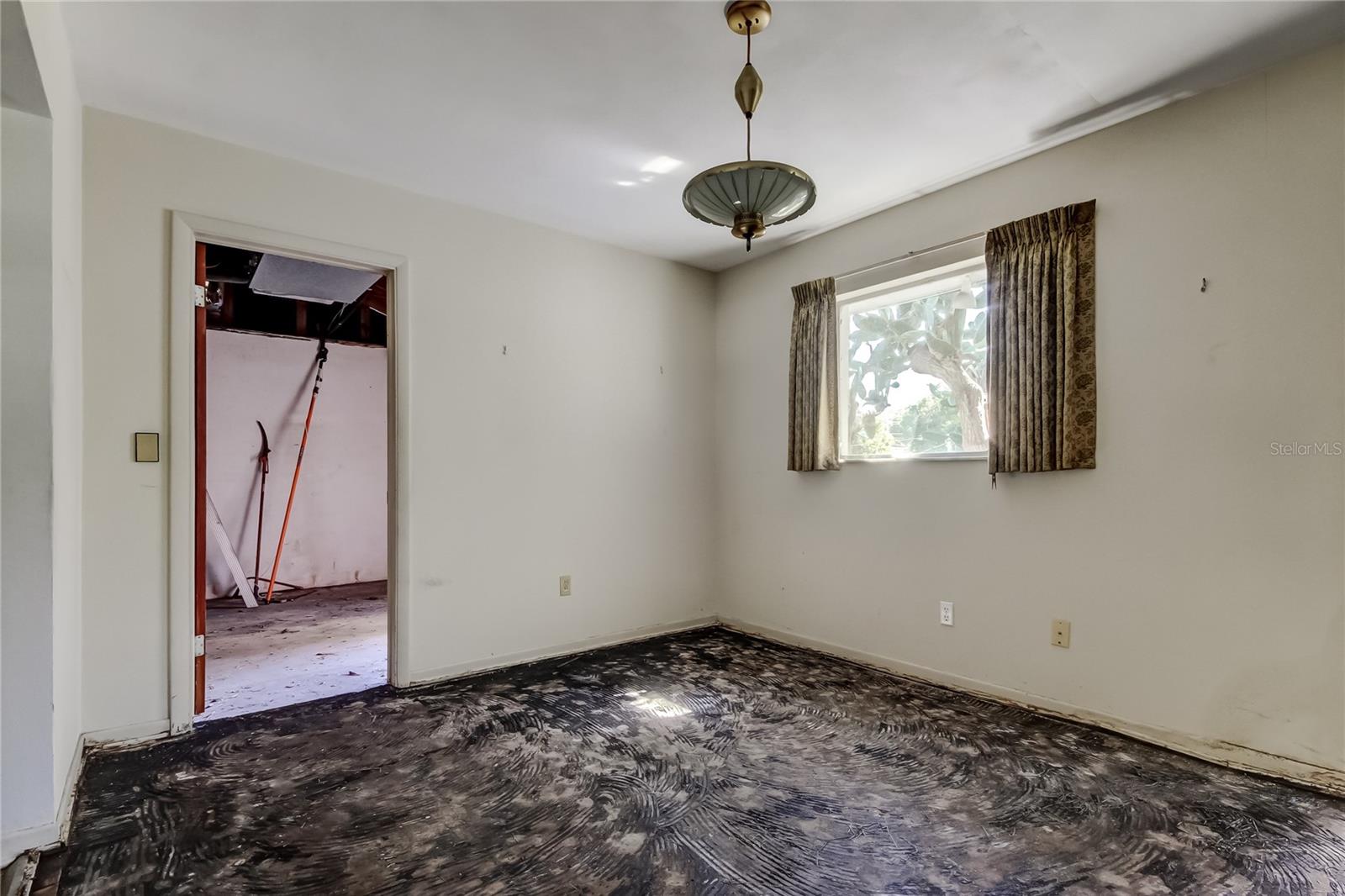 Image 21 of 45 For 2364 6th Avenue Sw