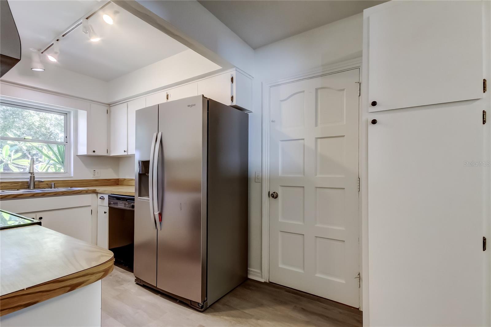 Image 11 of 39 For 10 Orion Avenue