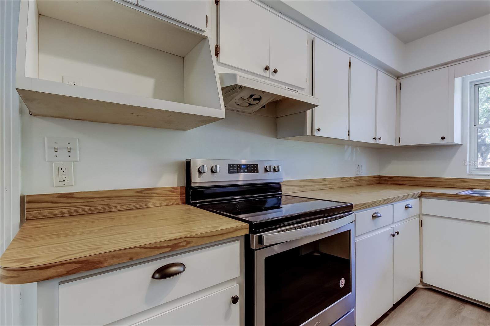 Image 13 of 39 For 10 Orion Avenue