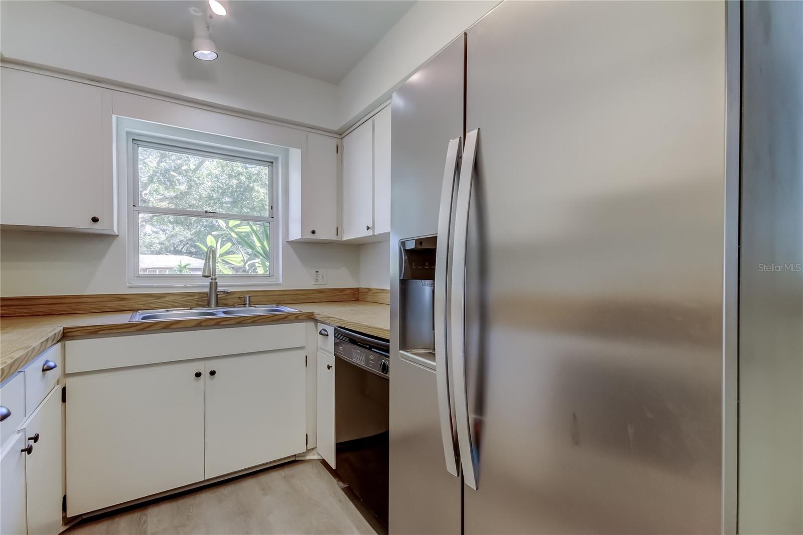 Image 14 of 39 For 10 Orion Avenue