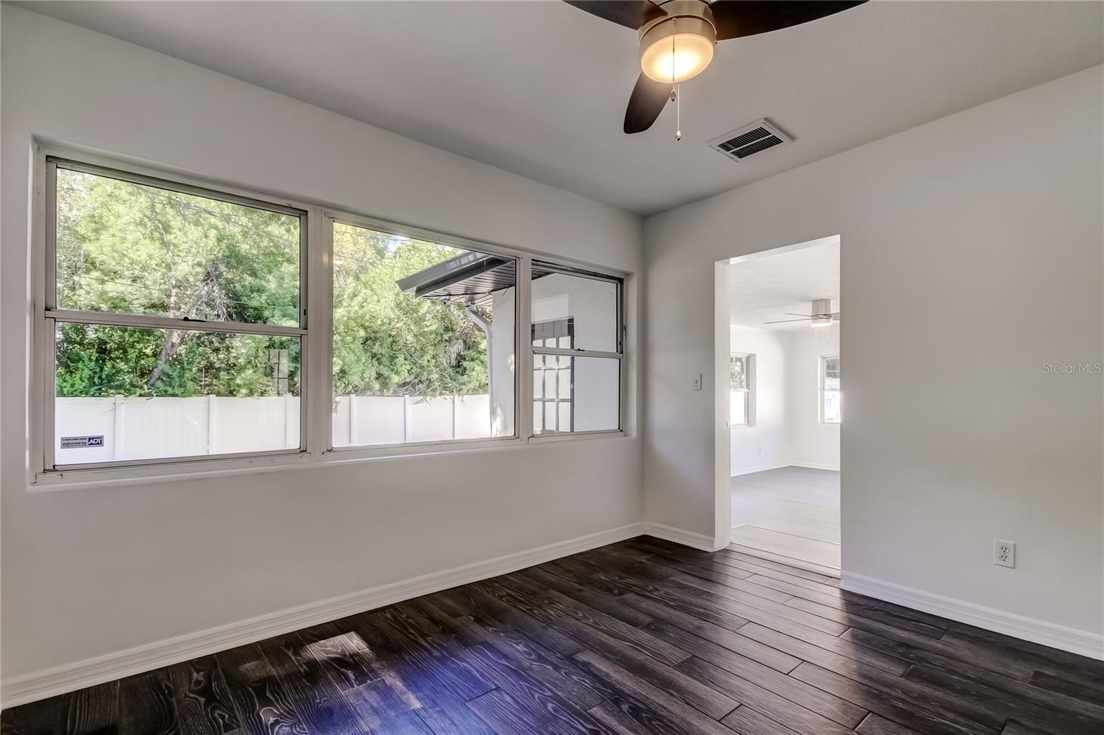 Image 17 of 39 For 10 Orion Avenue