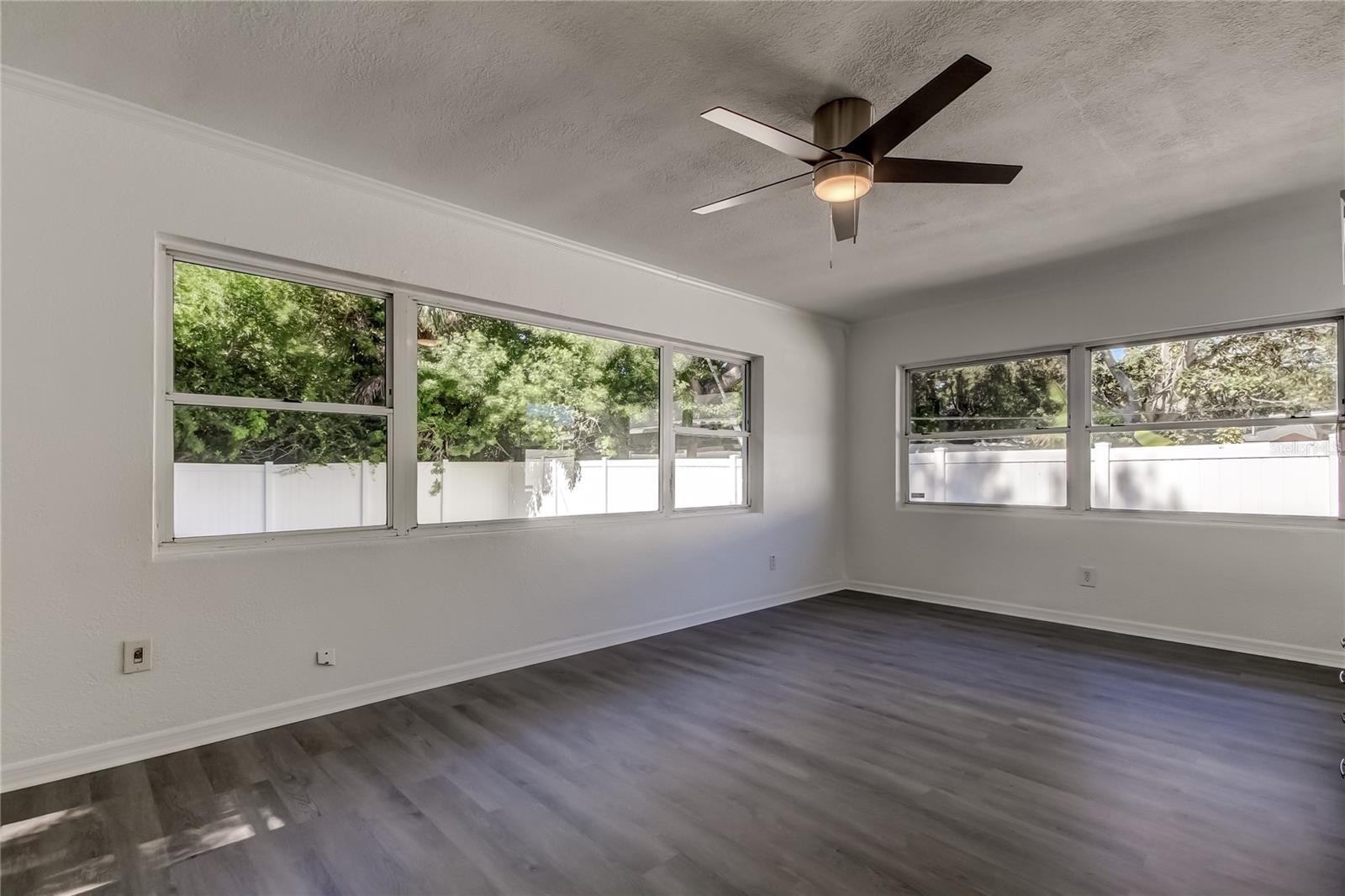 Image 19 of 39 For 10 Orion Avenue