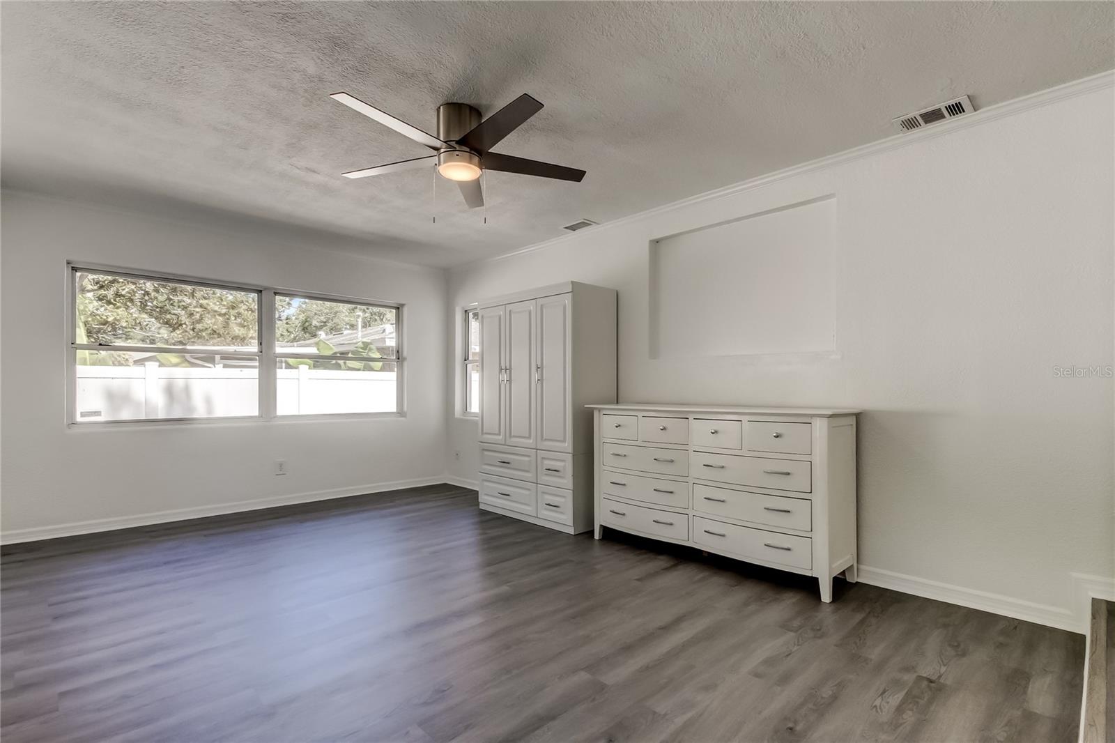 Image 20 of 39 For 10 Orion Avenue