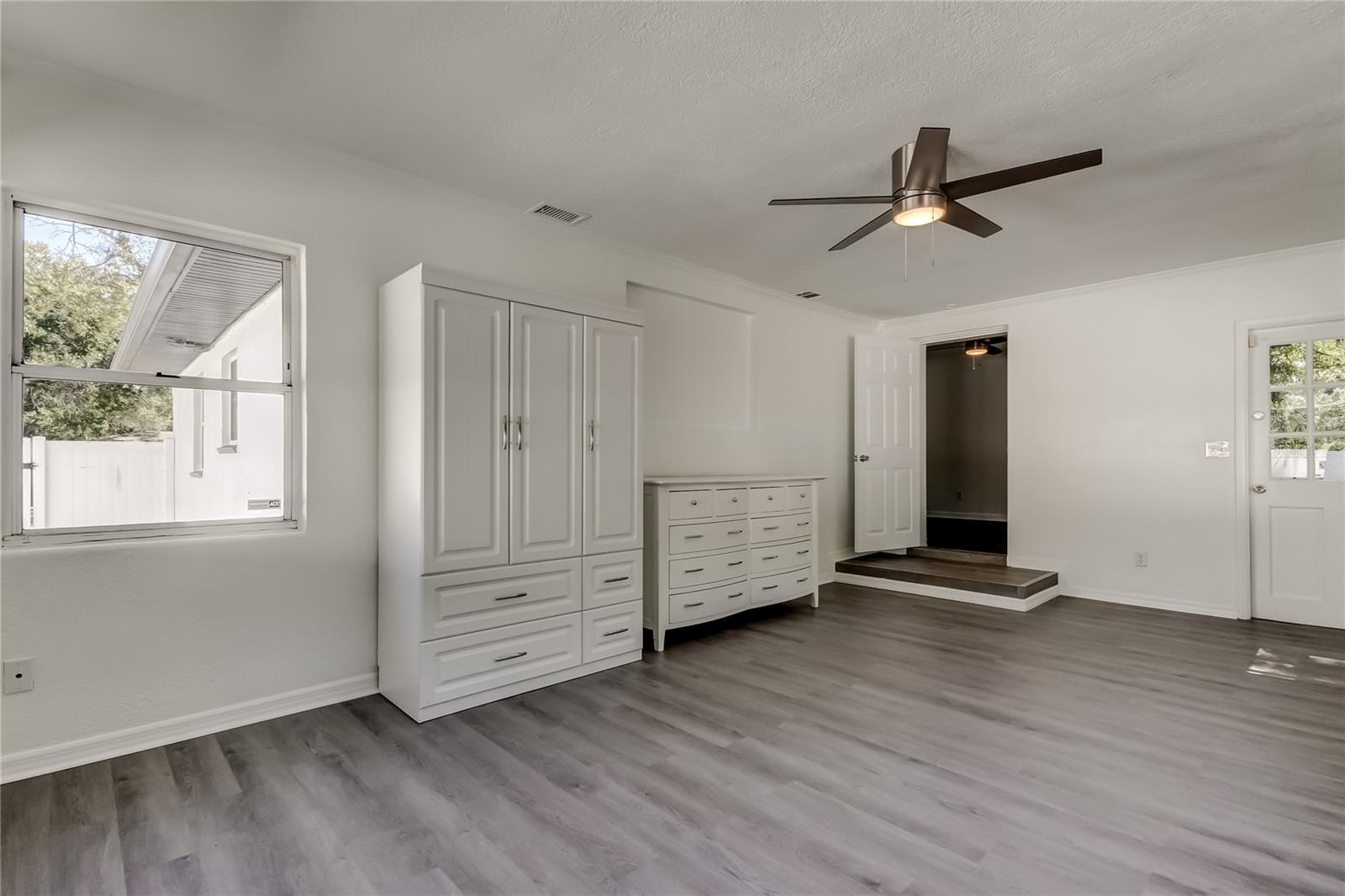 Image 21 of 39 For 10 Orion Avenue