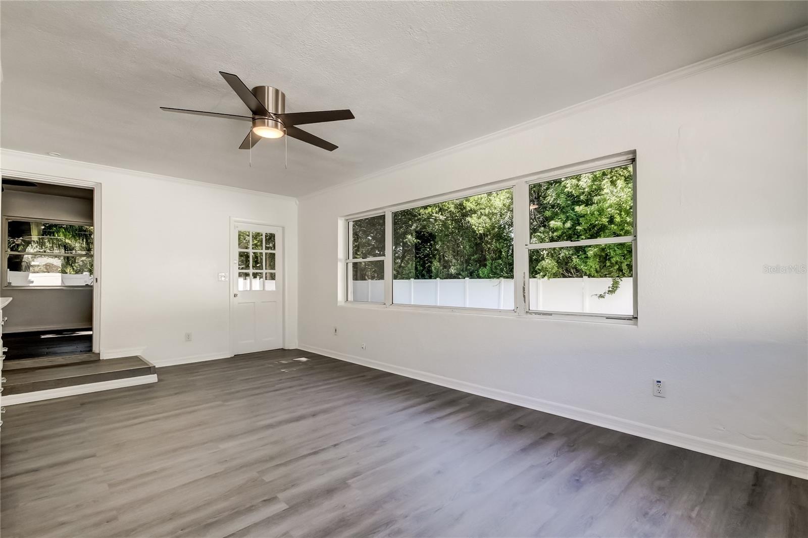 Image 22 of 39 For 10 Orion Avenue