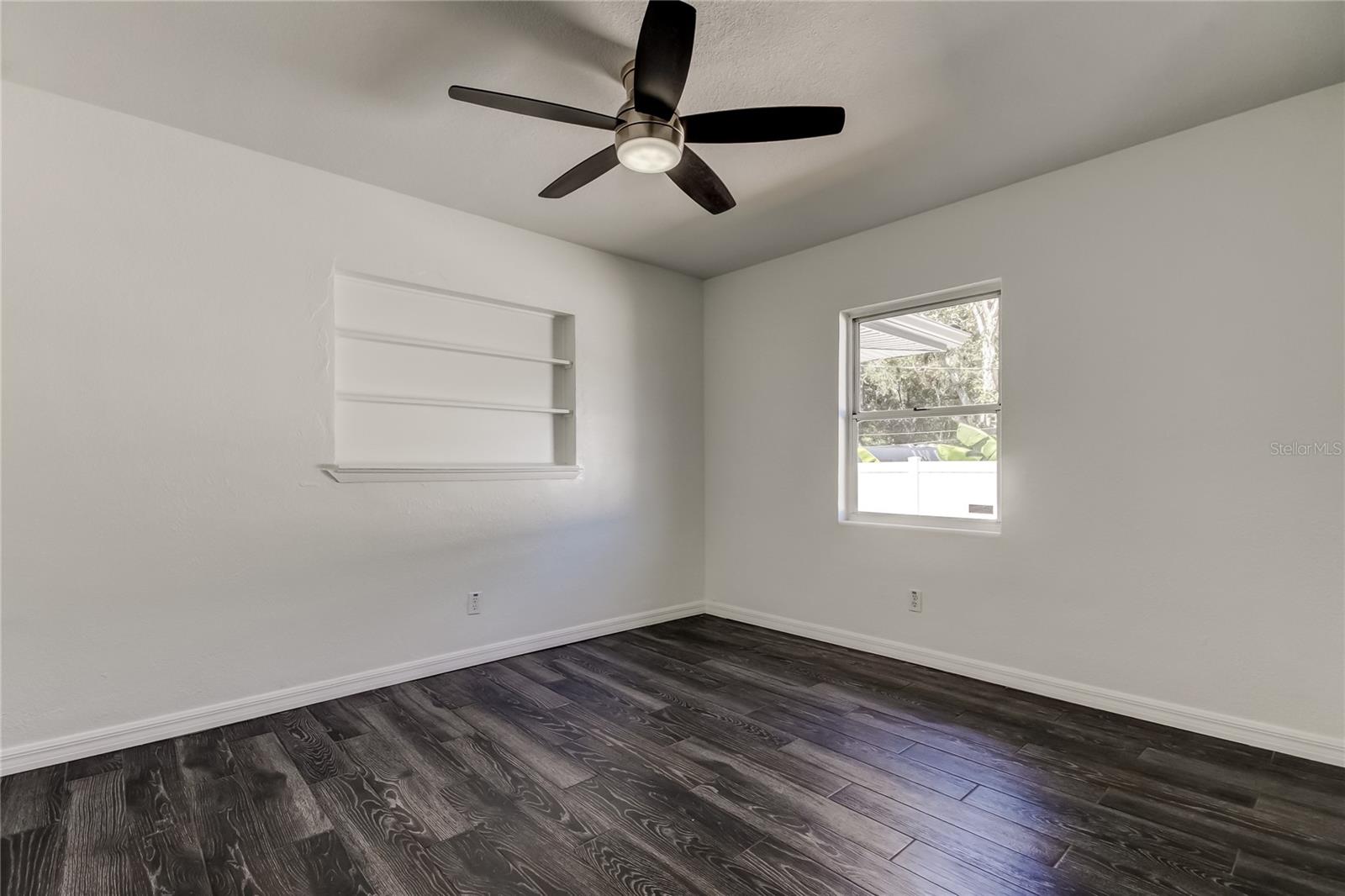 Image 23 of 39 For 10 Orion Avenue