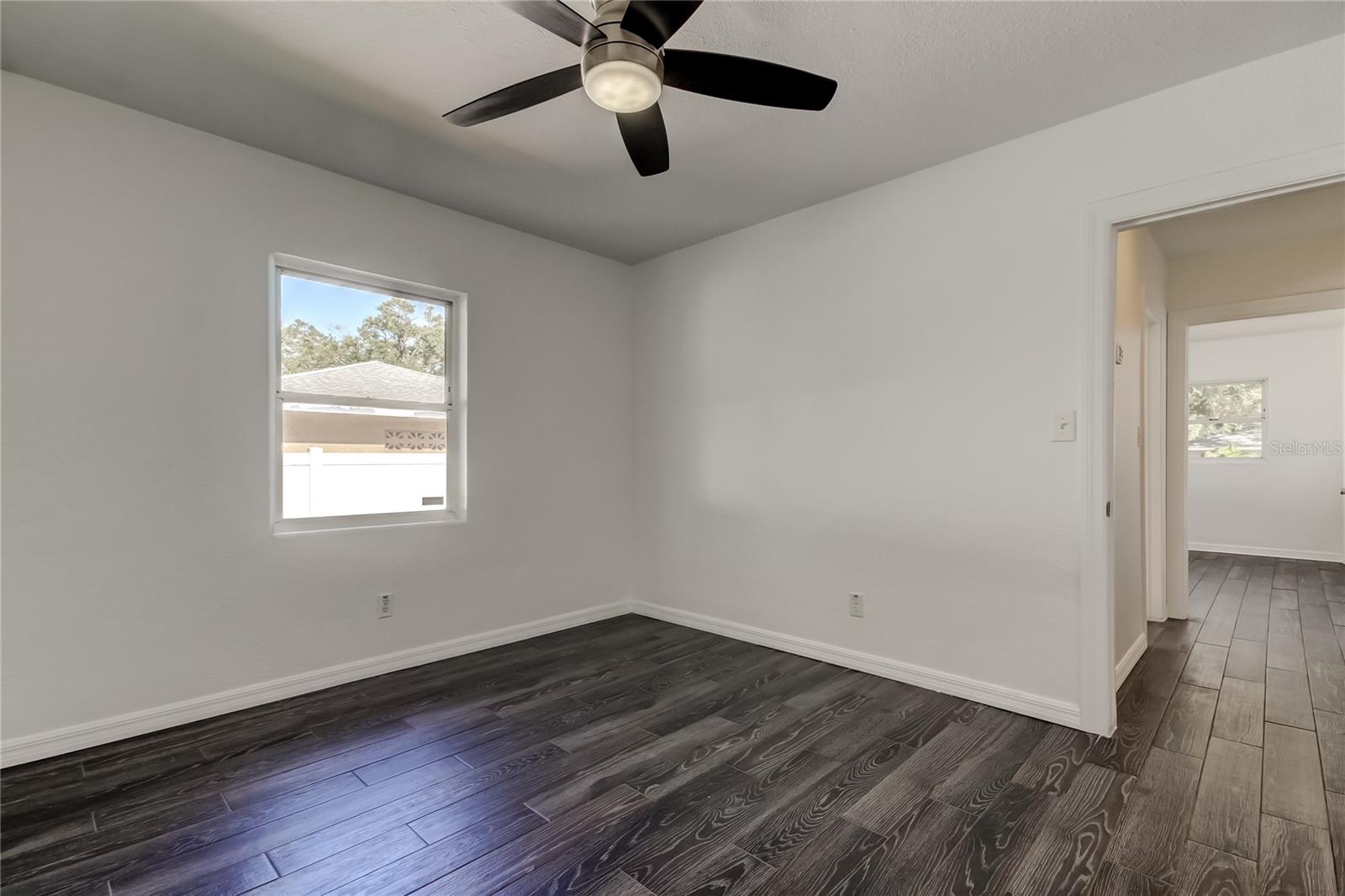 Image 24 of 39 For 10 Orion Avenue