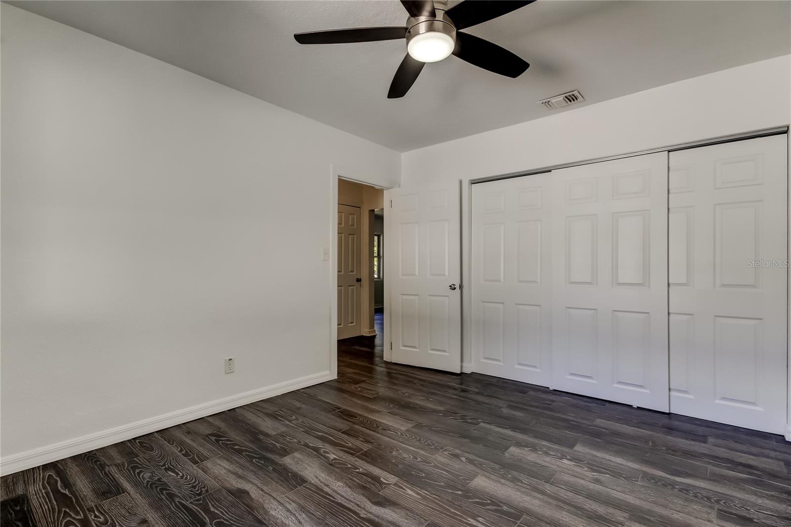 Image 25 of 39 For 10 Orion Avenue