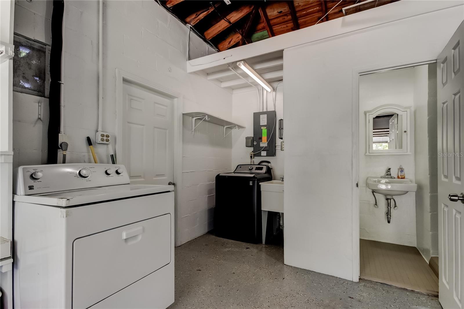 Image 32 of 39 For 10 Orion Avenue