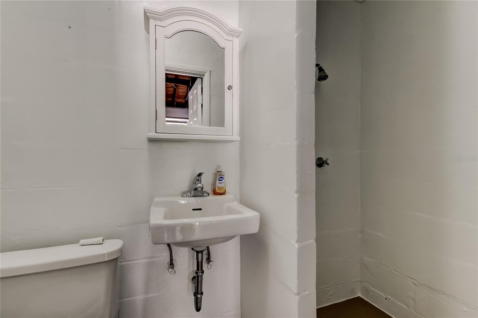 Image 33 of 39 For 10 Orion Avenue