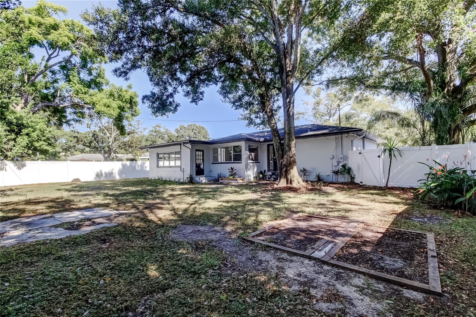 Image 36 of 39 For 10 Orion Avenue