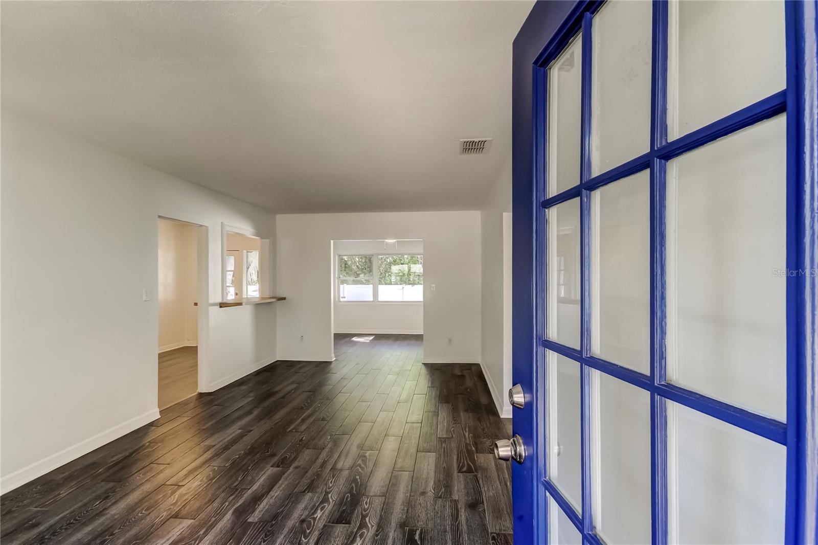 Image 6 of 39 For 10 Orion Avenue