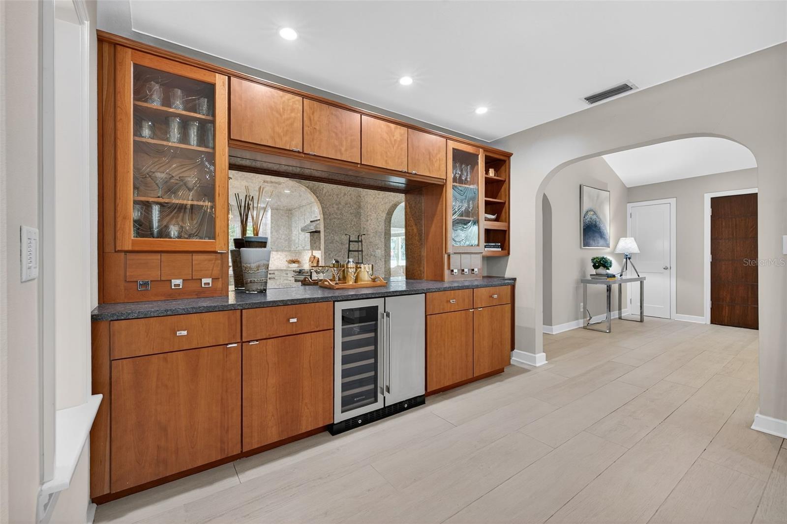 Image 11 of 51 For 615 15th Avenue Ne