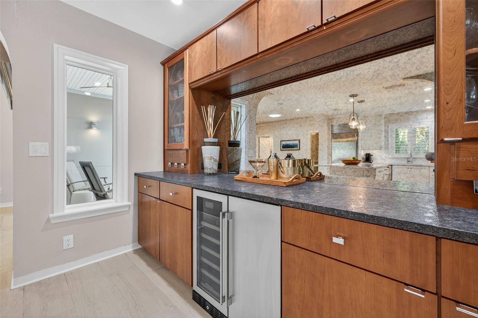 Image 13 of 51 For 615 15th Avenue Ne