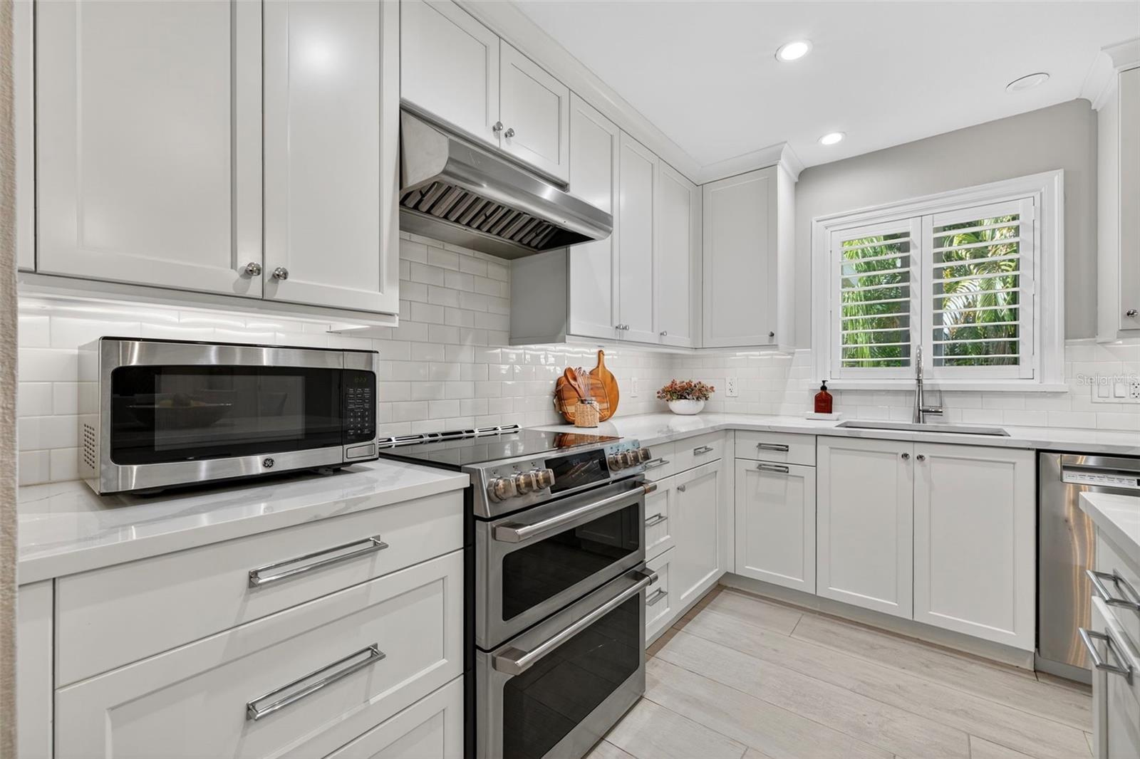 Image 16 of 51 For 615 15th Avenue Ne