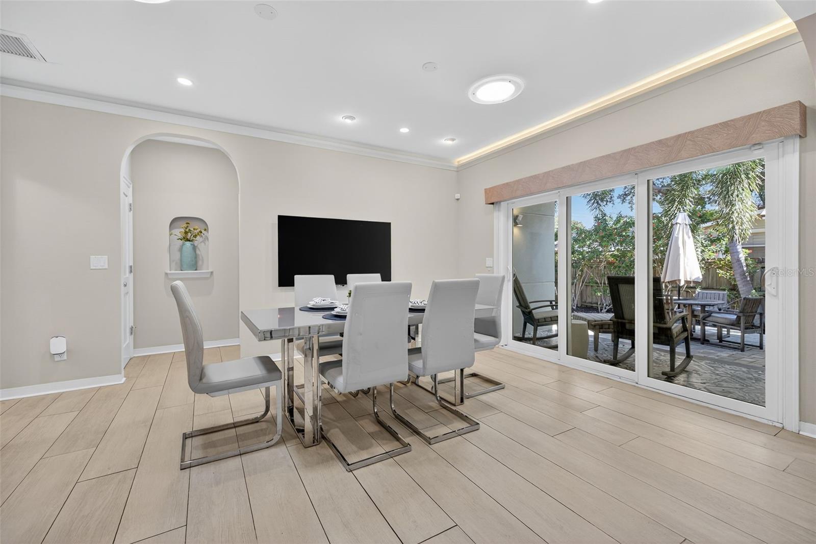 Image 21 of 51 For 615 15th Avenue Ne