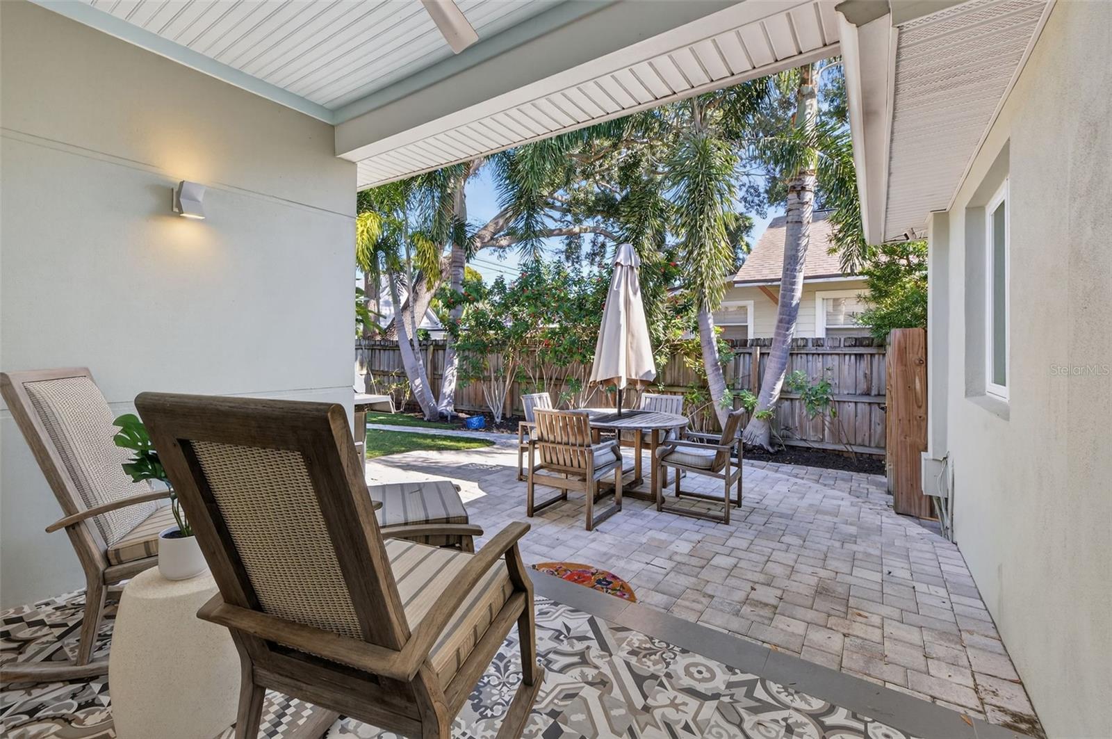 Image 22 of 51 For 615 15th Avenue Ne