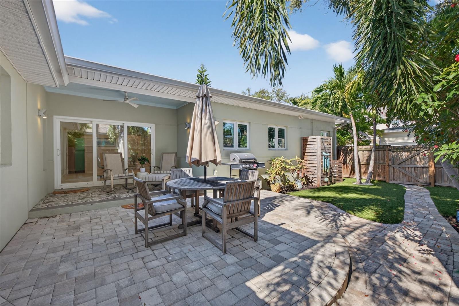 Image 23 of 51 For 615 15th Avenue Ne