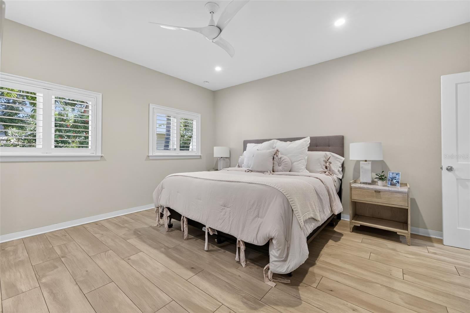 Image 25 of 51 For 615 15th Avenue Ne