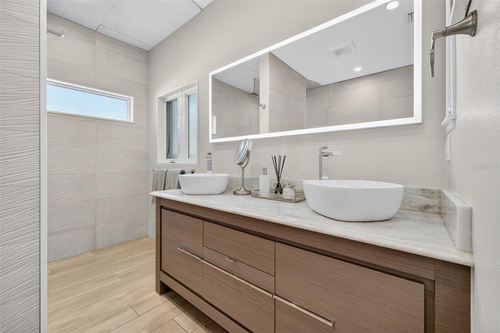 Image 26 of 51 For 615 15th Avenue Ne