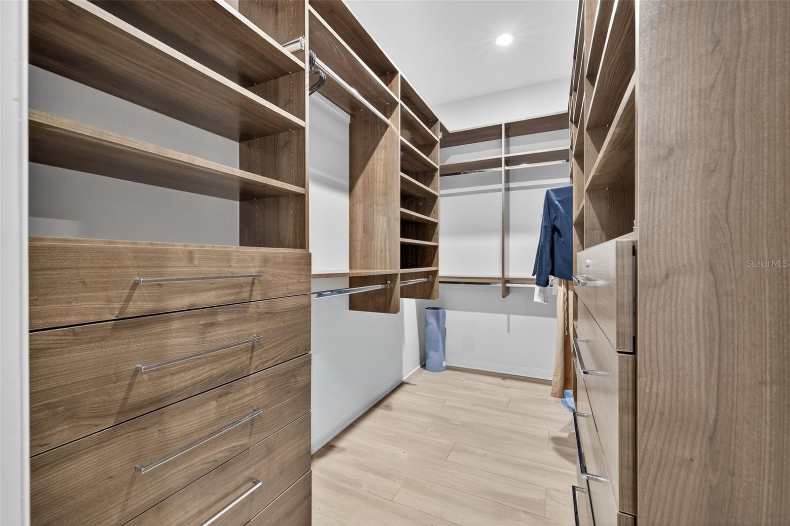 Image 28 of 51 For 615 15th Avenue Ne