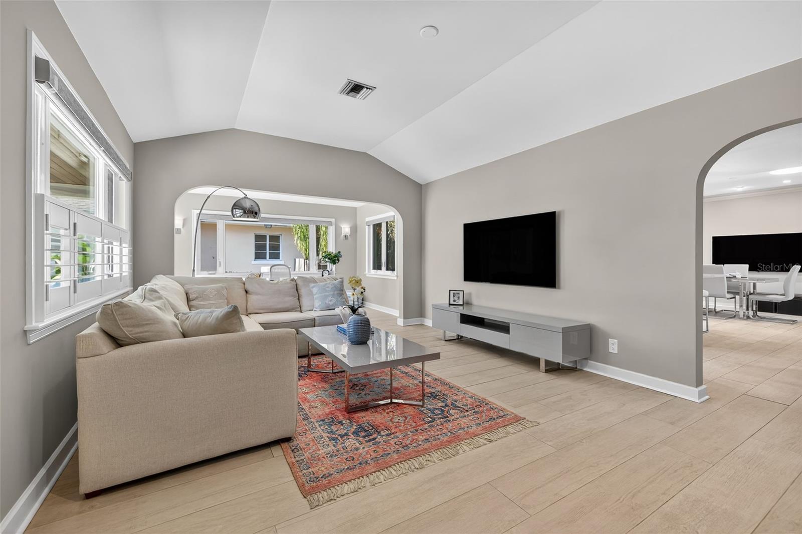 Image 9 of 51 For 615 15th Avenue Ne